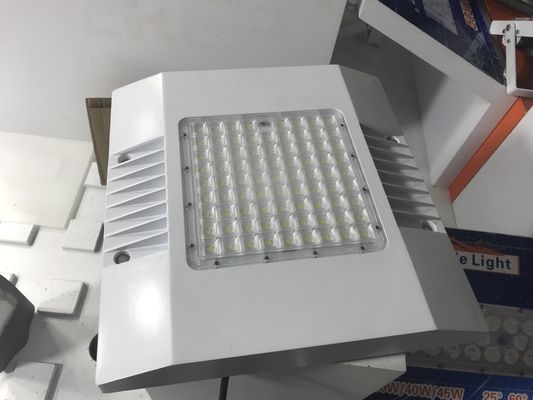 White Lamp LED Canopy Lights 165lm/W 100w 150w IP66 IK10 85 Degree Optical Lens